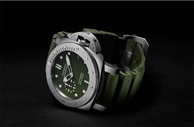 VS臻品：胖大海SUBMERSIBLE潜行系列PAM01055男士机械手表（橡胶-磨砂精钢-深军绿色表盘，时标和针