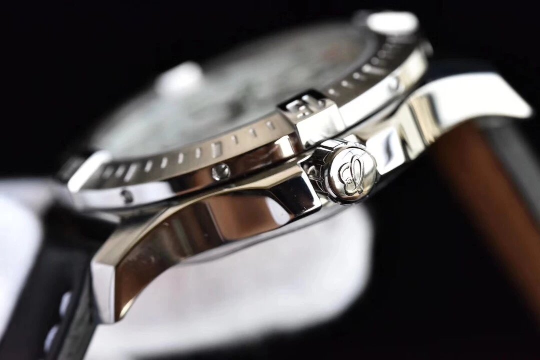 【**新标杆】GF新款百年玲挑战者自动机械腕表（ColtAutomatic）——一款专为军方设计制造的腕表。表