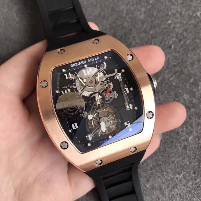 理查dRM001真陀飞轮机械男表，这是RichardMille官方的第一枚手表，也是**界第一枚RM真飞轮作品