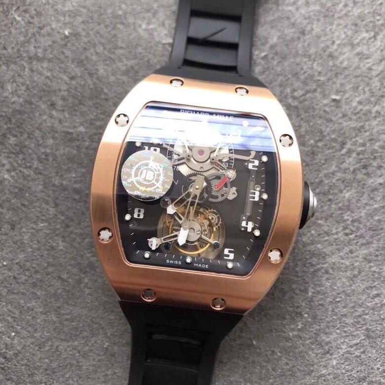 理查dRM001真陀飞轮机械男表，这是RichardMille官方的第一枚手表，也是**界第一枚RM真飞轮作品