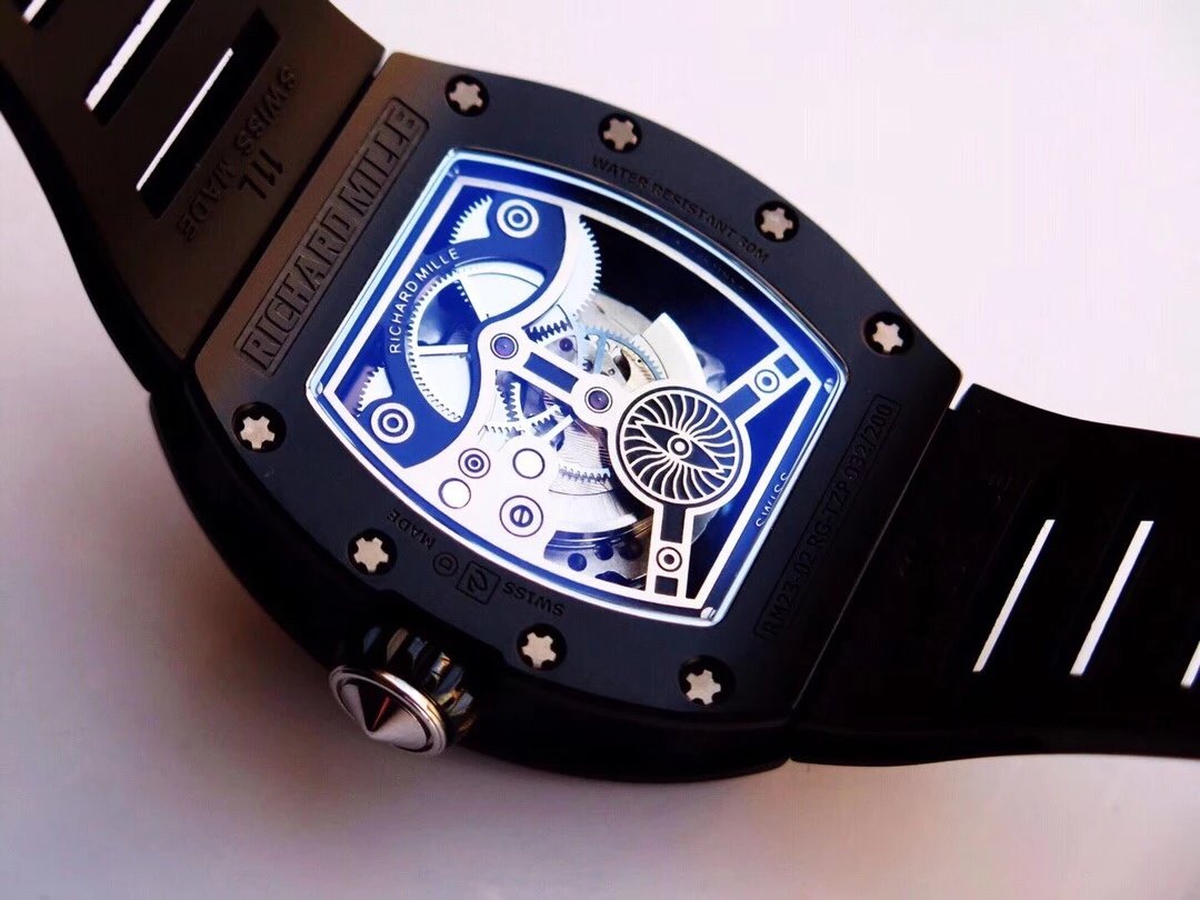理查d米尔RM023-02机械橡胶带男表，机芯搭载与正品一致的偏针全自动机芯，高通透的幻彩蓝宝石水晶玻璃！