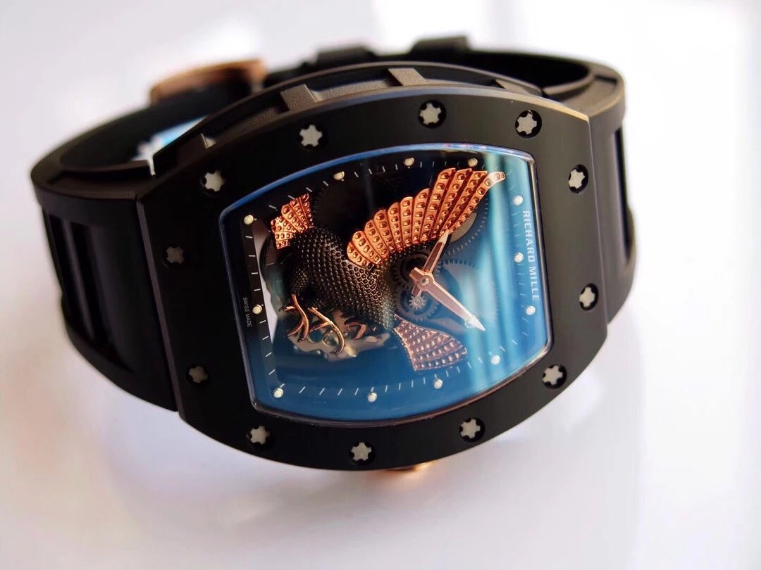 理查d米尔RM023-02机械胶带男表，机芯搭载与正品一致的偏针全自动机芯，高通透的幻彩蓝宝石水晶玻璃！