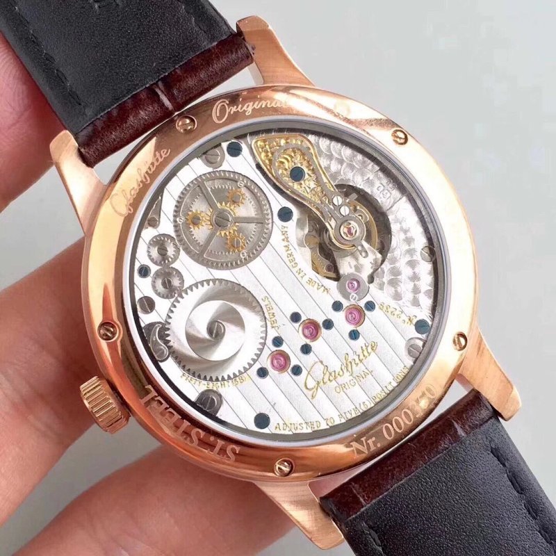 格拉苏帝原创最近创造出这一款精美的参议员天文台腕表
