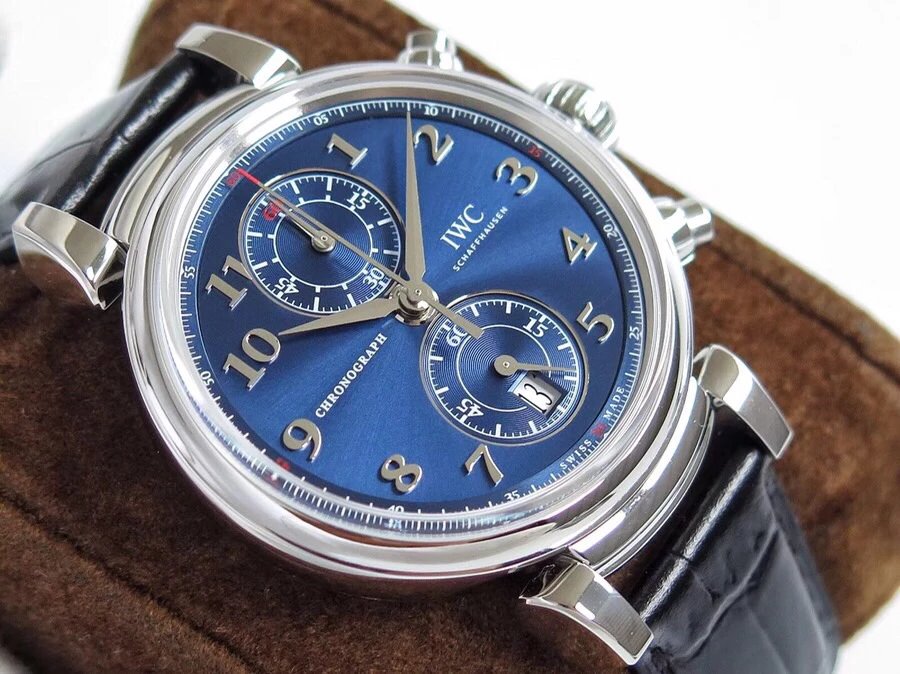 ZF创新突破之作，IWC达文西系列IW393402腕表。缎纹深蓝，