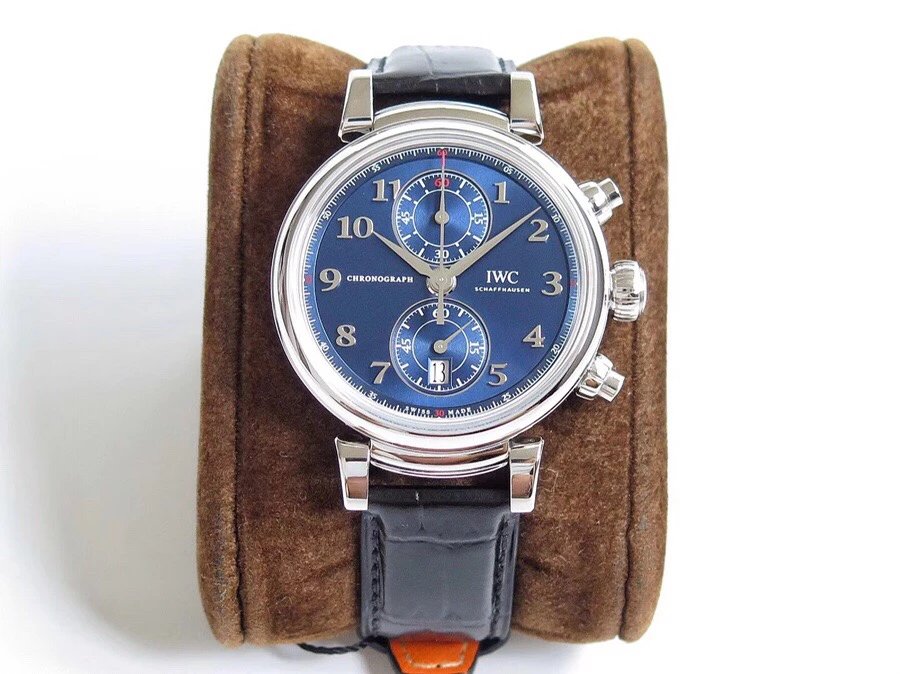 ZF创新突破之作，IWC达文西系列IW393402腕表。缎纹深蓝，